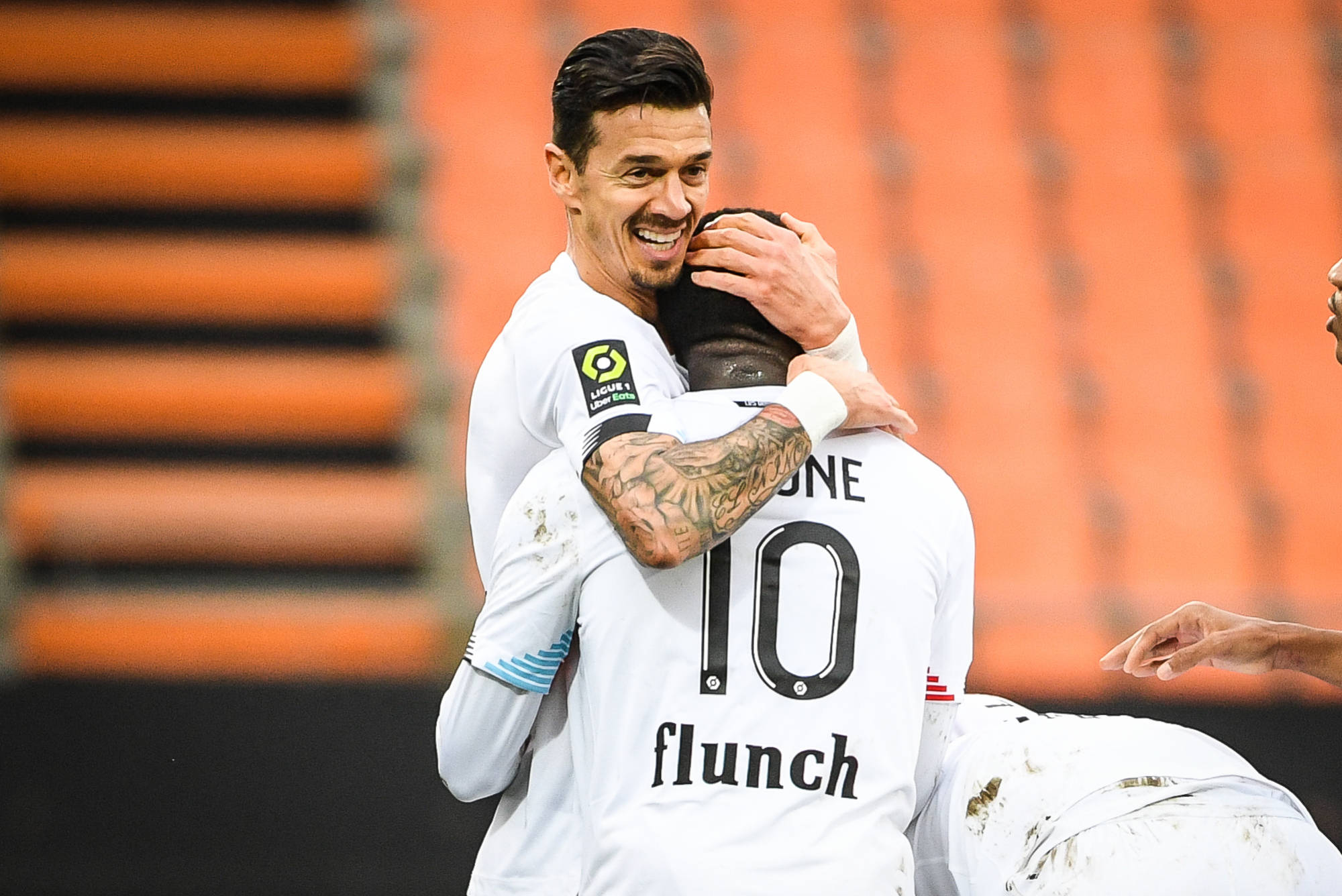 星空体育地址-里昂实力击败对手，稳坐榜首