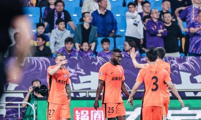 星空体育平台-鹿岛鹿角主场优势明显，球迷期待逆转奇迹