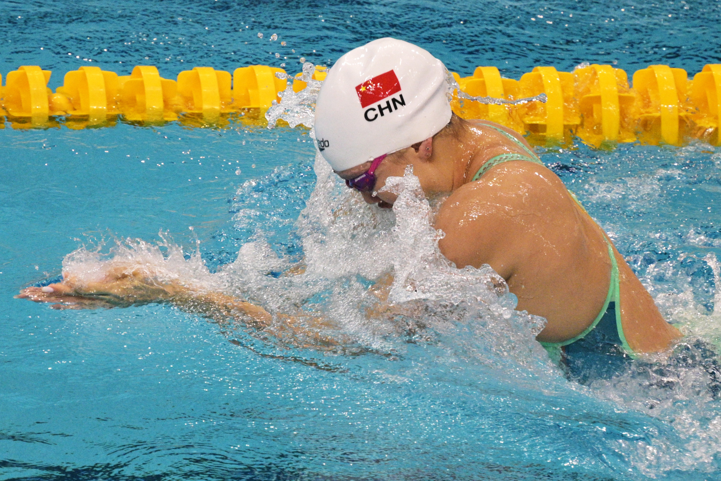 英国游泳选手夺冠,速度超越同龄人 英国游泳选手夺冠,速度超越同龄人