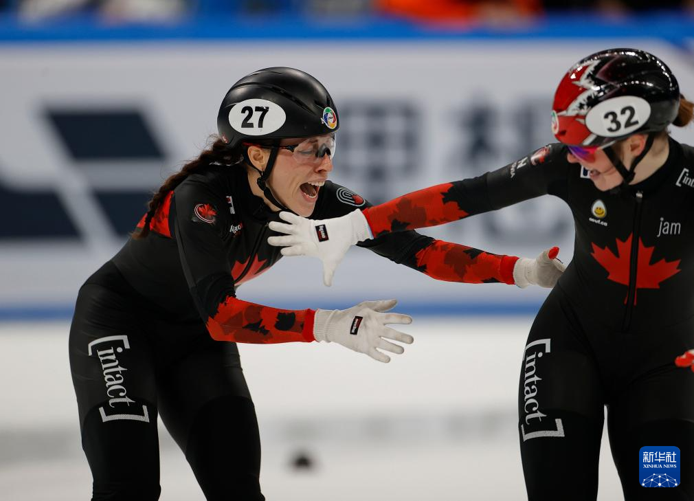 加拿大滑板选手技高一筹登上领奖台的简单介绍 加拿大滑板选手技高一筹登上领奖台的简单介绍