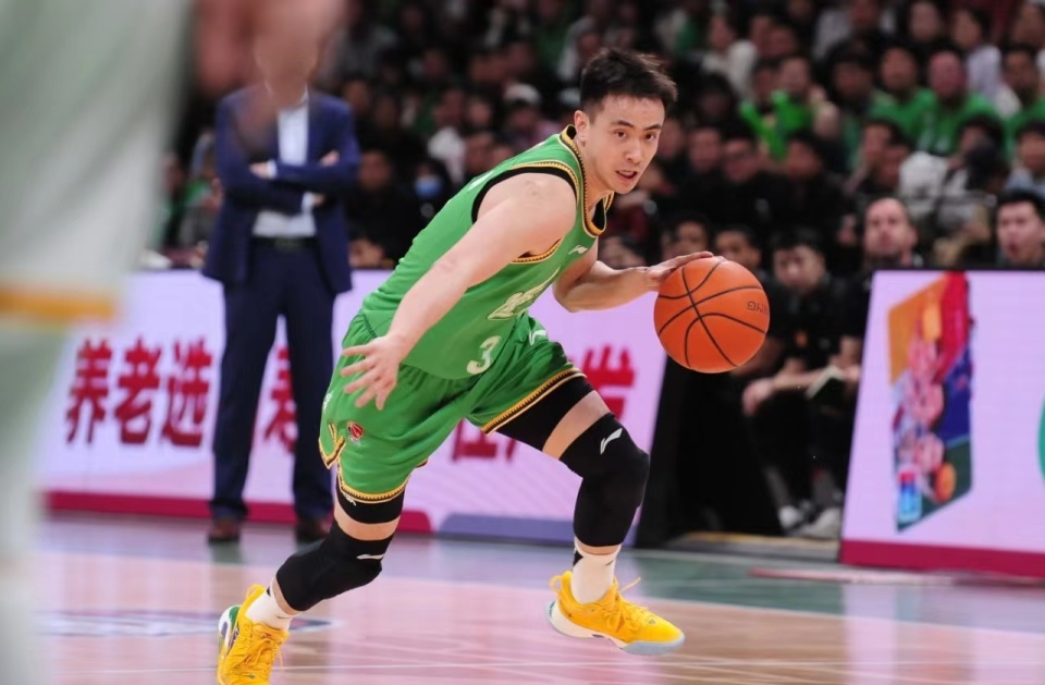 辽篮主场告捷,领先优势扩大 辽篮主场告捷,领先优势扩大