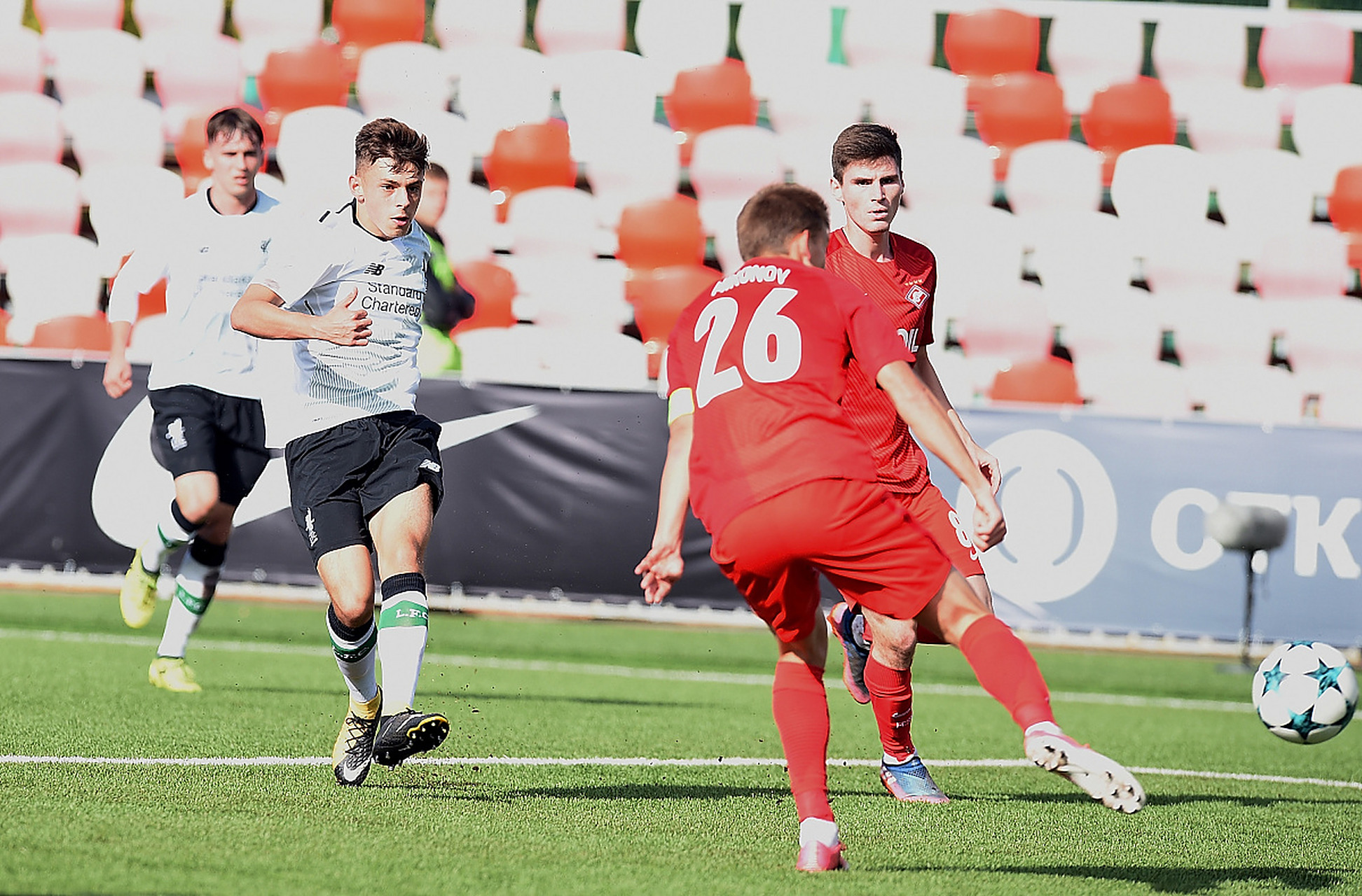 包含运动场上的足球对战令人热血沸腾的词条 包含运动场上的足球对战令人热血沸腾的词条