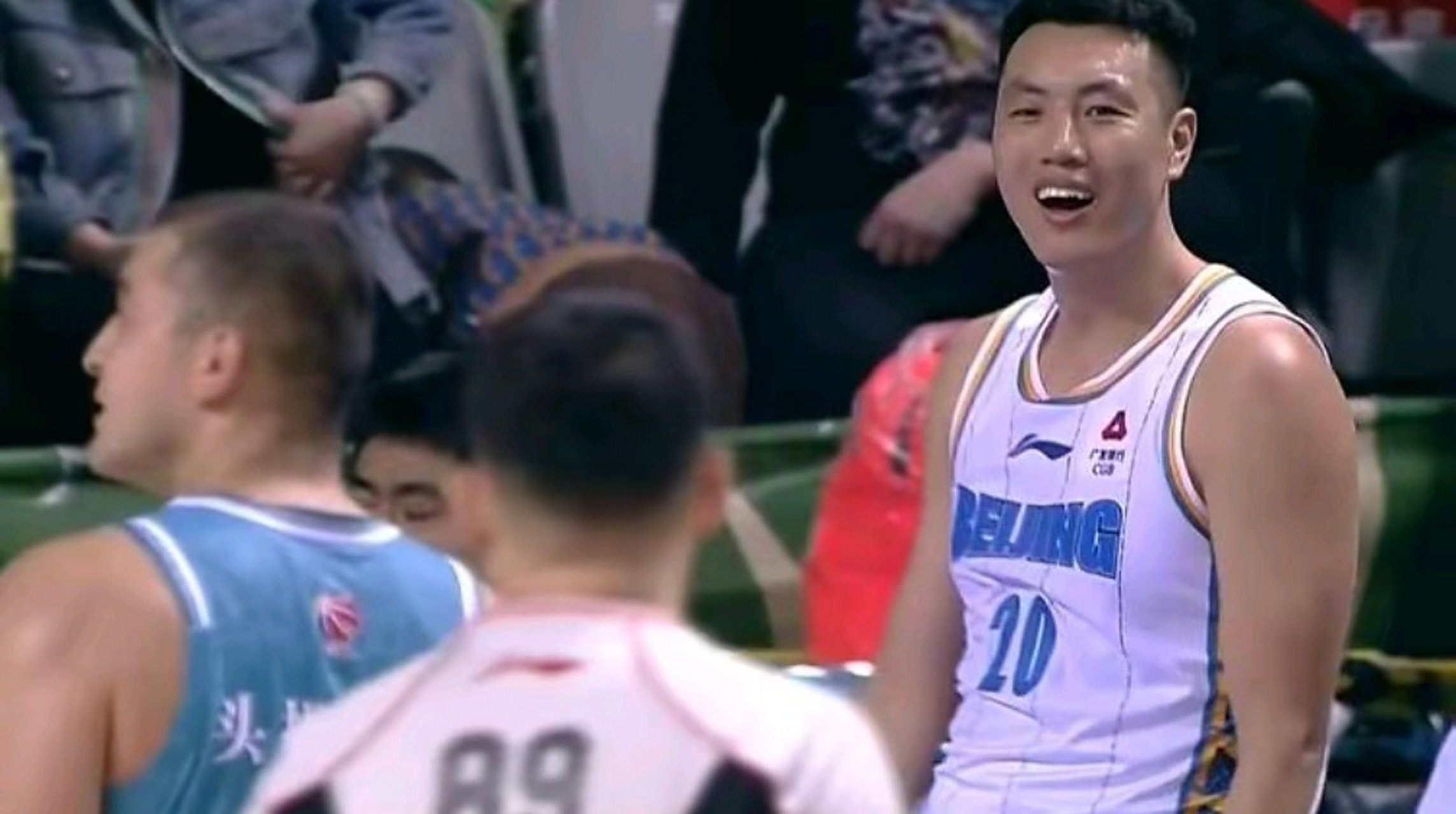 北京男篮客场疯狂发威,击败福建队取得九连胜 北京男篮客场疯狂发威,击败福建队取得九连胜