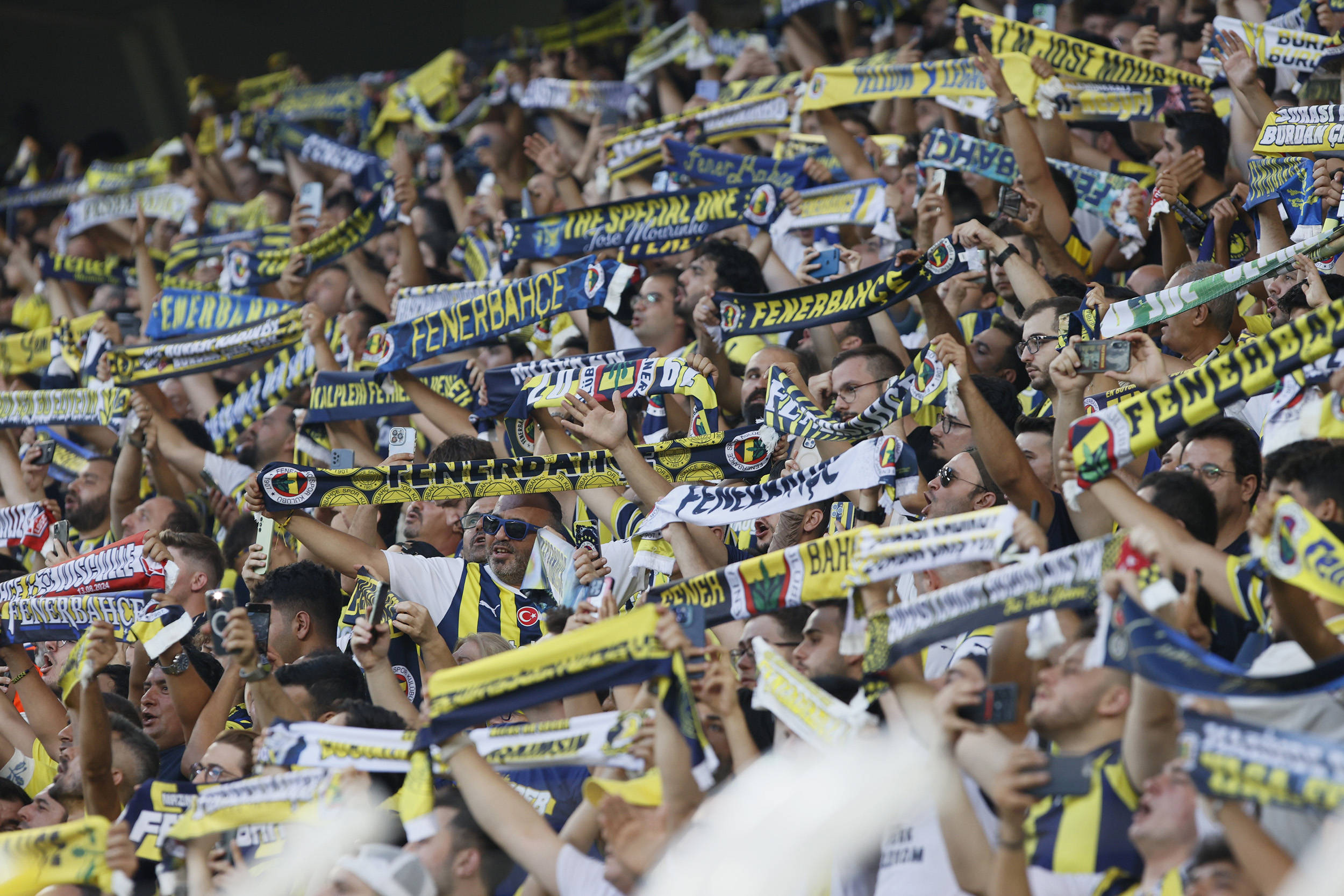 星空体育登录入口-球队球员共同努力，创造无限可能