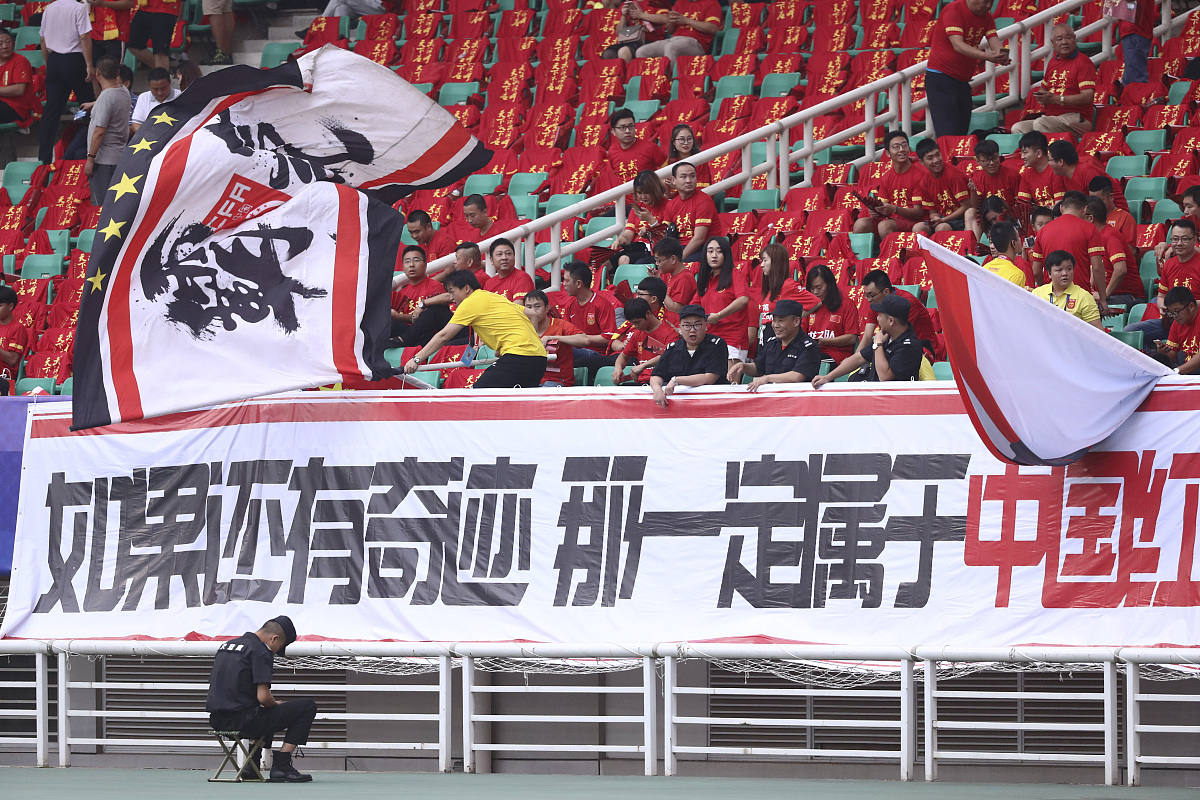 关于国内足球豪门狭路相逢,球队实力大考验的信息 关于国内足球豪门狭路相逢,球队实力大考验的信息