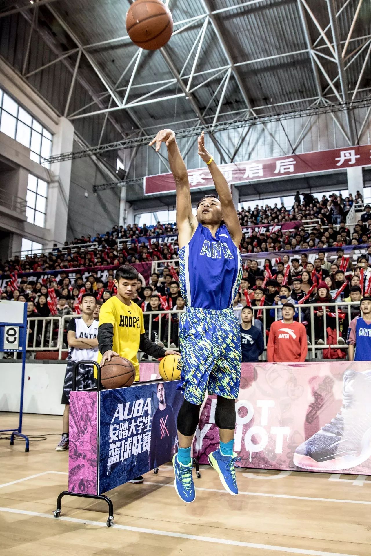 星空体育官网-包含无畏女球员在比赛中赢得掌声，实力超群的词条