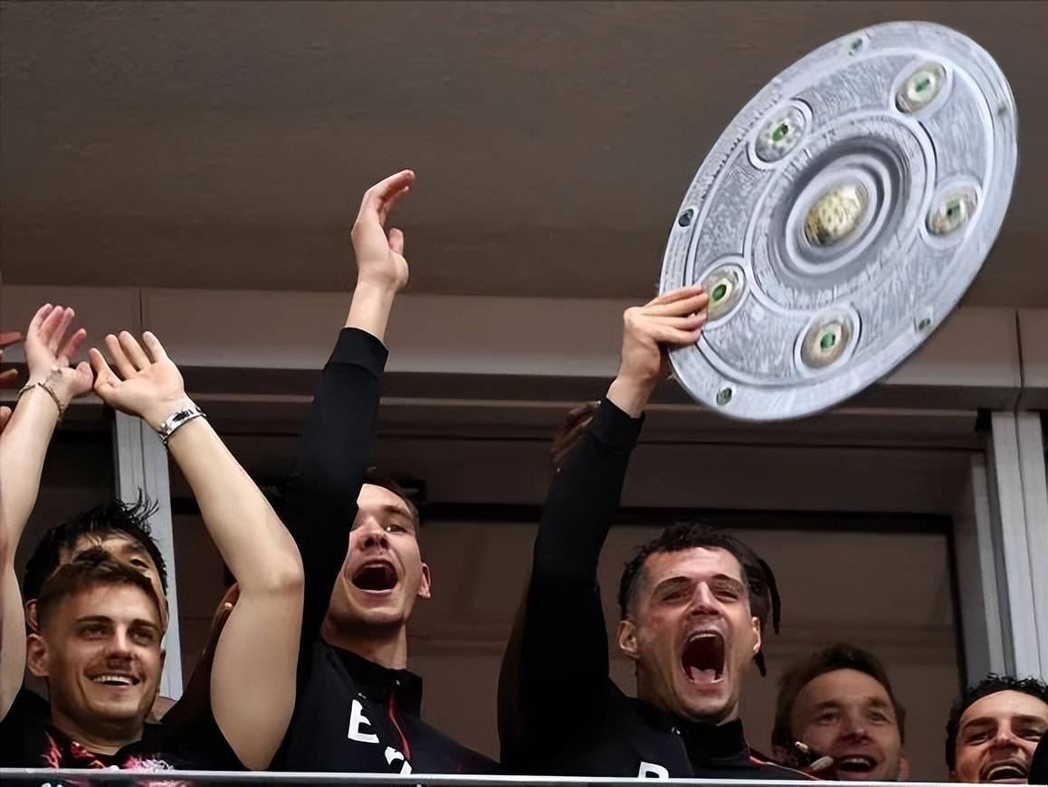 星空体育网页版入口-慕尼黑健步如飞，拜仁再次捧起德甲冠军奖杯的简单介绍