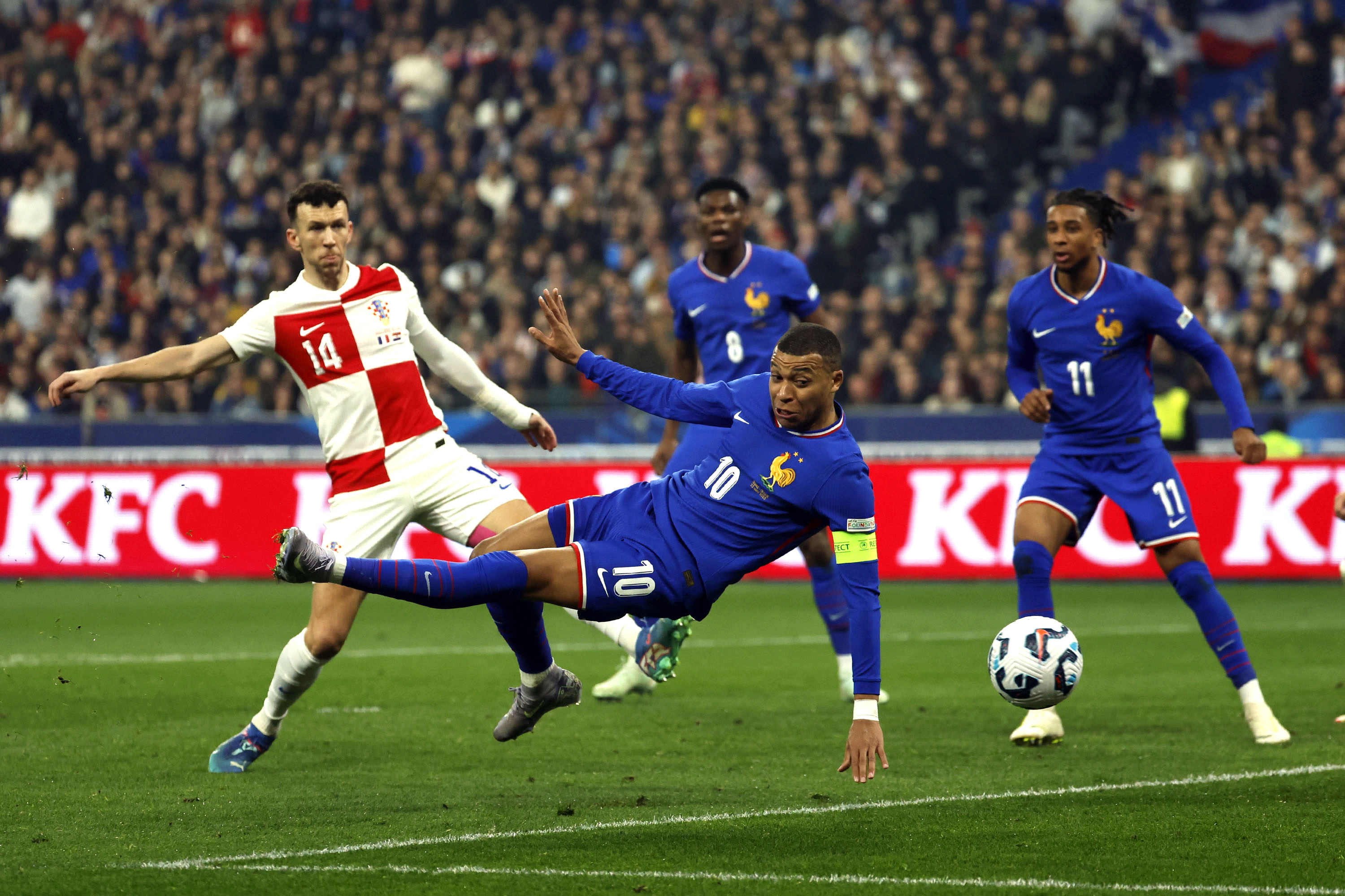 星空体育注册-欧洲国家足球预选赛小组赛战况激烈