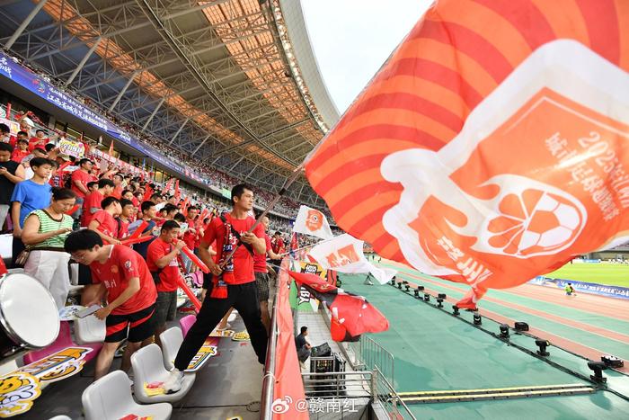 包含新赛季首场比赛开幕,球迷热情高涨的词条 包含新赛季首场比赛开幕,球迷热情高涨的词条