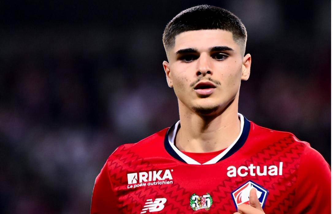 包含新秀球员崭露头角:足球比赛中的惊喜表现的词条 包含新秀球员崭露头角:足球比赛中的惊喜表现的词条