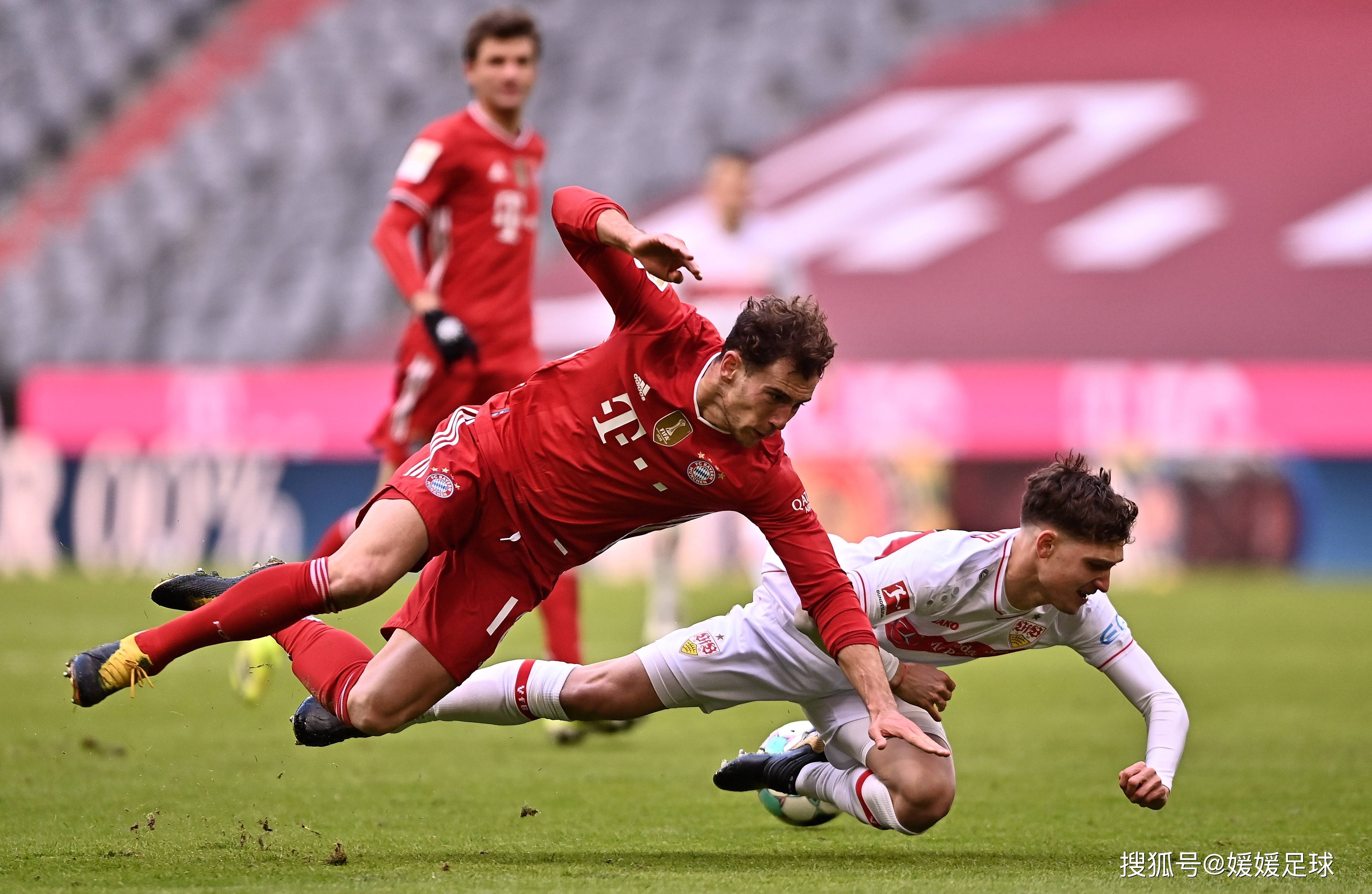 包含一场世界级足球赛事中,一名实力强劲球员突破封防的词条 包含一场世界级足球赛事中,一名实力强劲球员突破封防的词条