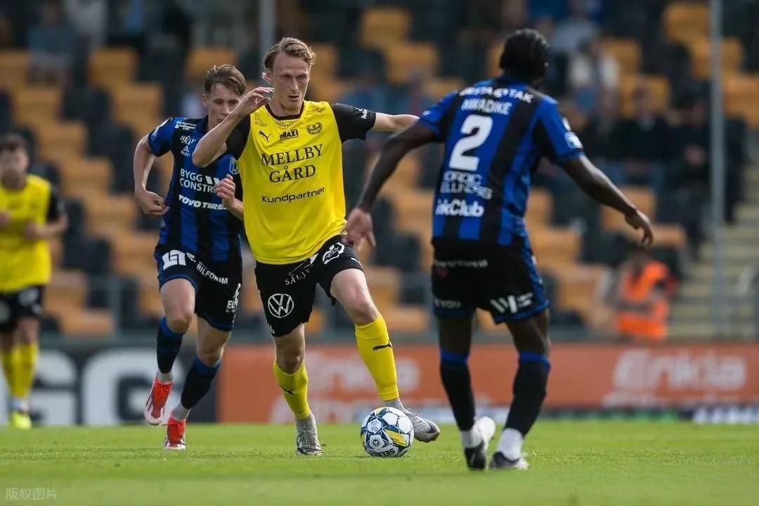 阿贾克斯横扫对手,全队士气高涨迎接下一场的简单介绍 阿贾克斯横扫对手,全队士气高涨迎接下一场的简单介绍