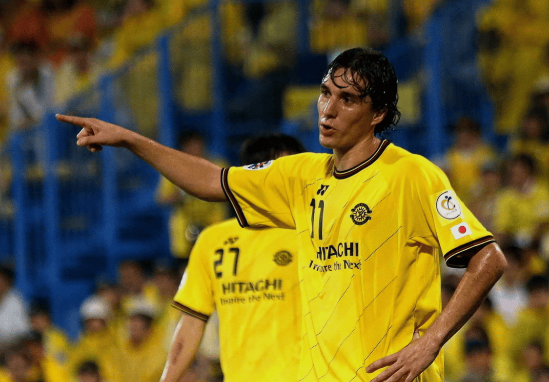 星空体育登录入口-关于柏太阳神队员庆祝比赛进球，备战接下来赛事的信息