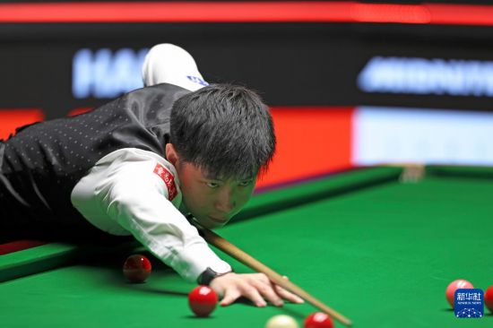 星空体育官方-精彩瞬间回放，球员犯错影响比赛