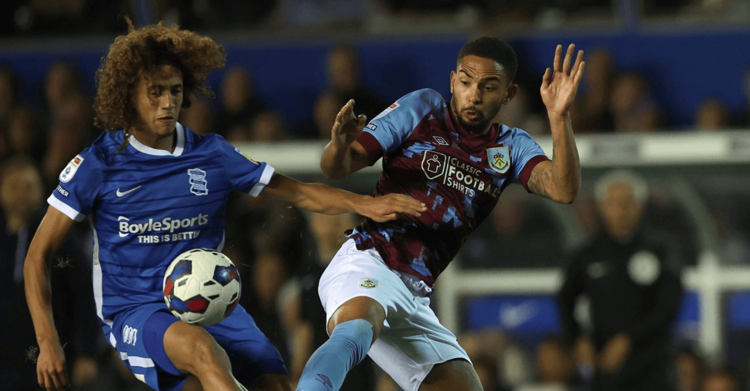 星空体育活动-伯明翰客场爆冷告败，保级危机重重