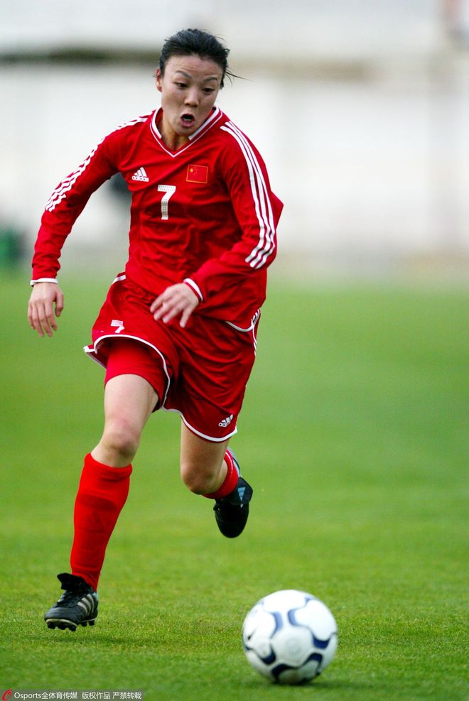 意大利女足队员突破重重困难，冲向胜利