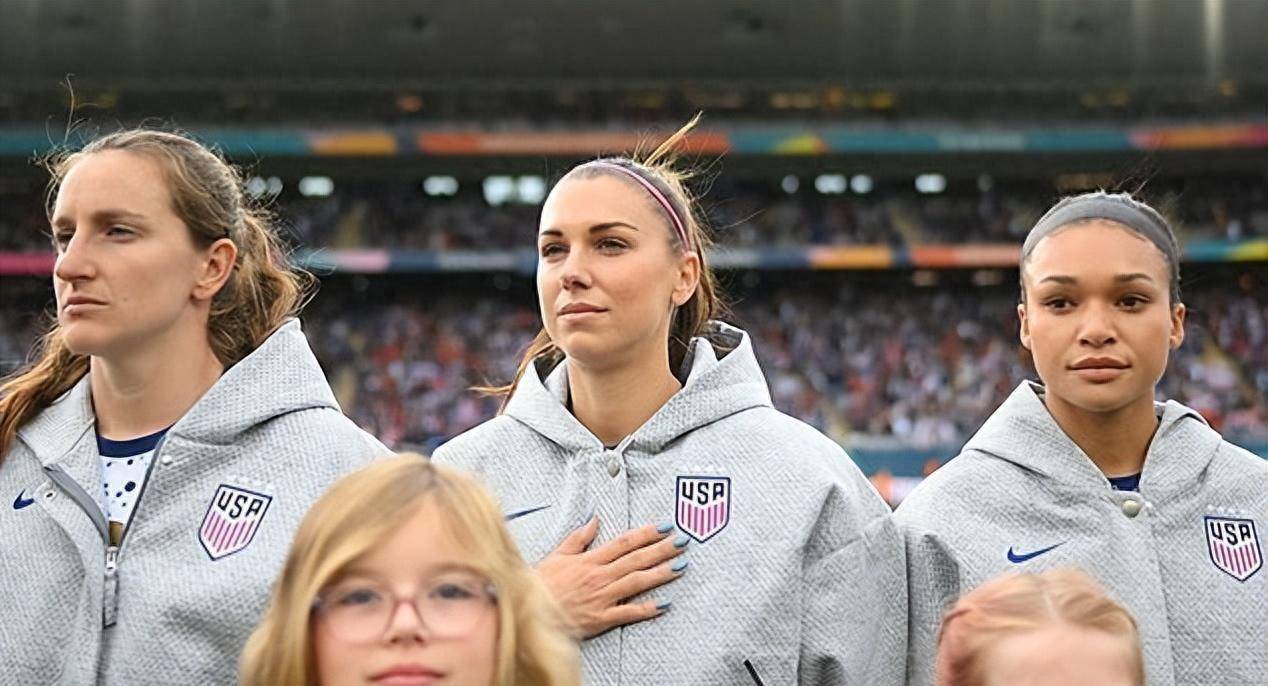 意大利女足队员突破重重困难,冲向胜利 意大利女足队员突破重重困难,冲向胜利