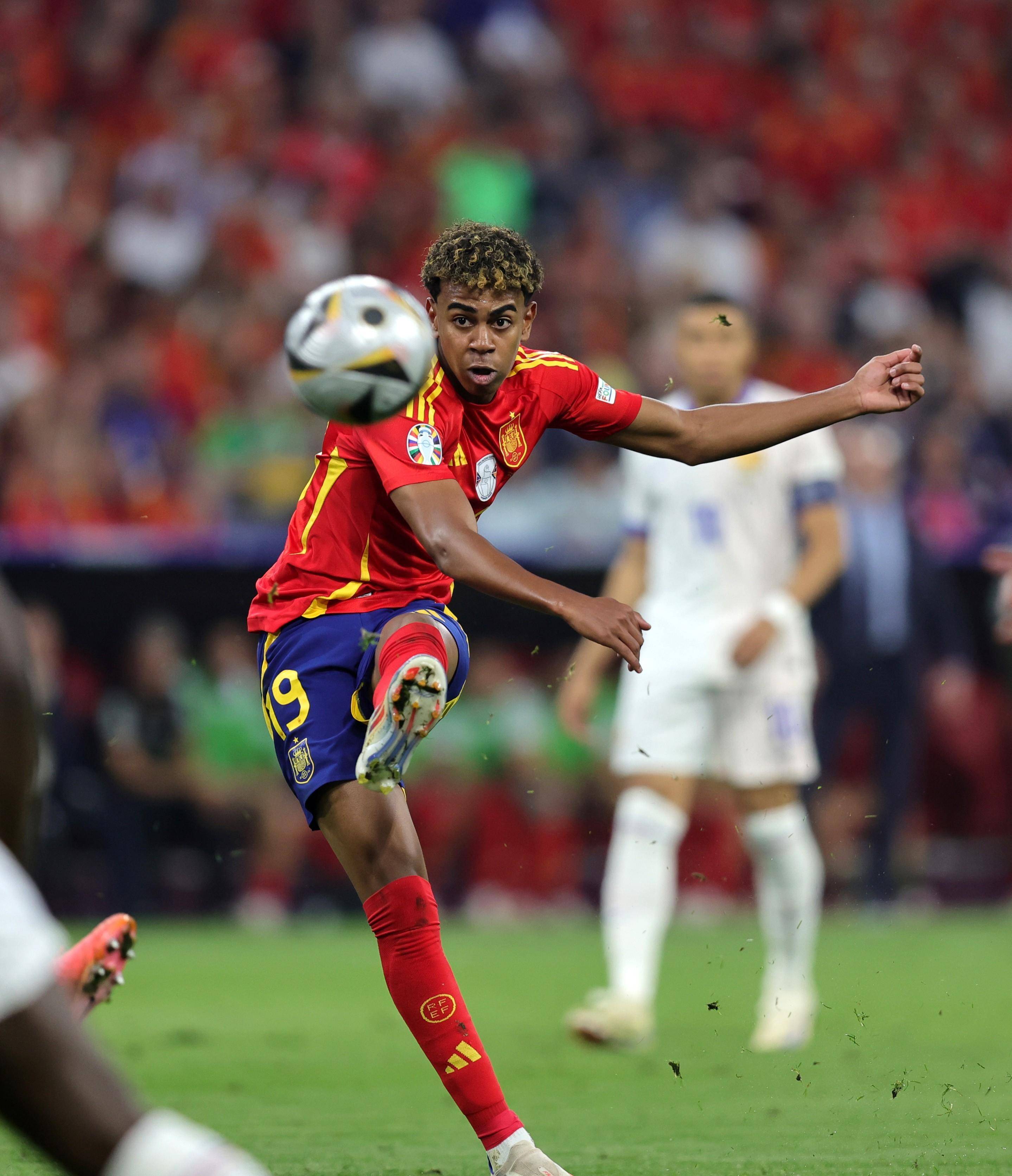 西班牙国家队告捷，意大利遗憾无缘胜利的简单介绍