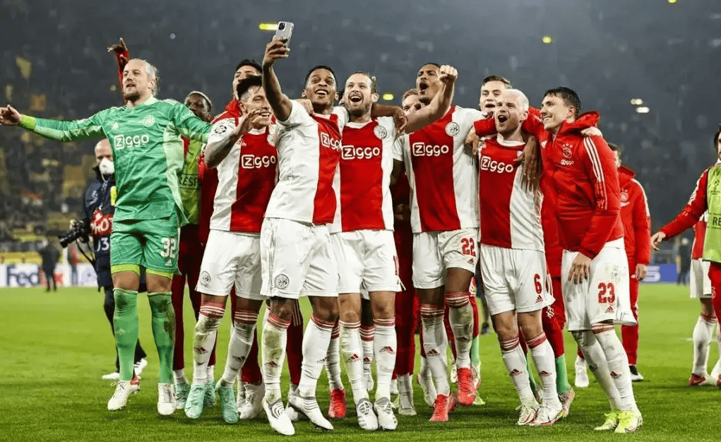 星空体育官网-阿贾克斯在欧联杯比赛中获胜