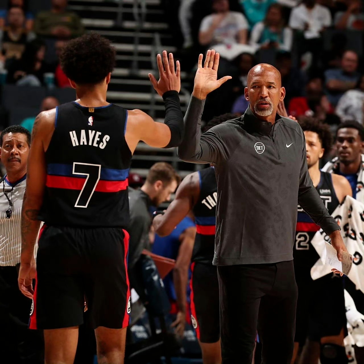 包含活塞豪取胜利，篮网遭遇主场不敌的词条