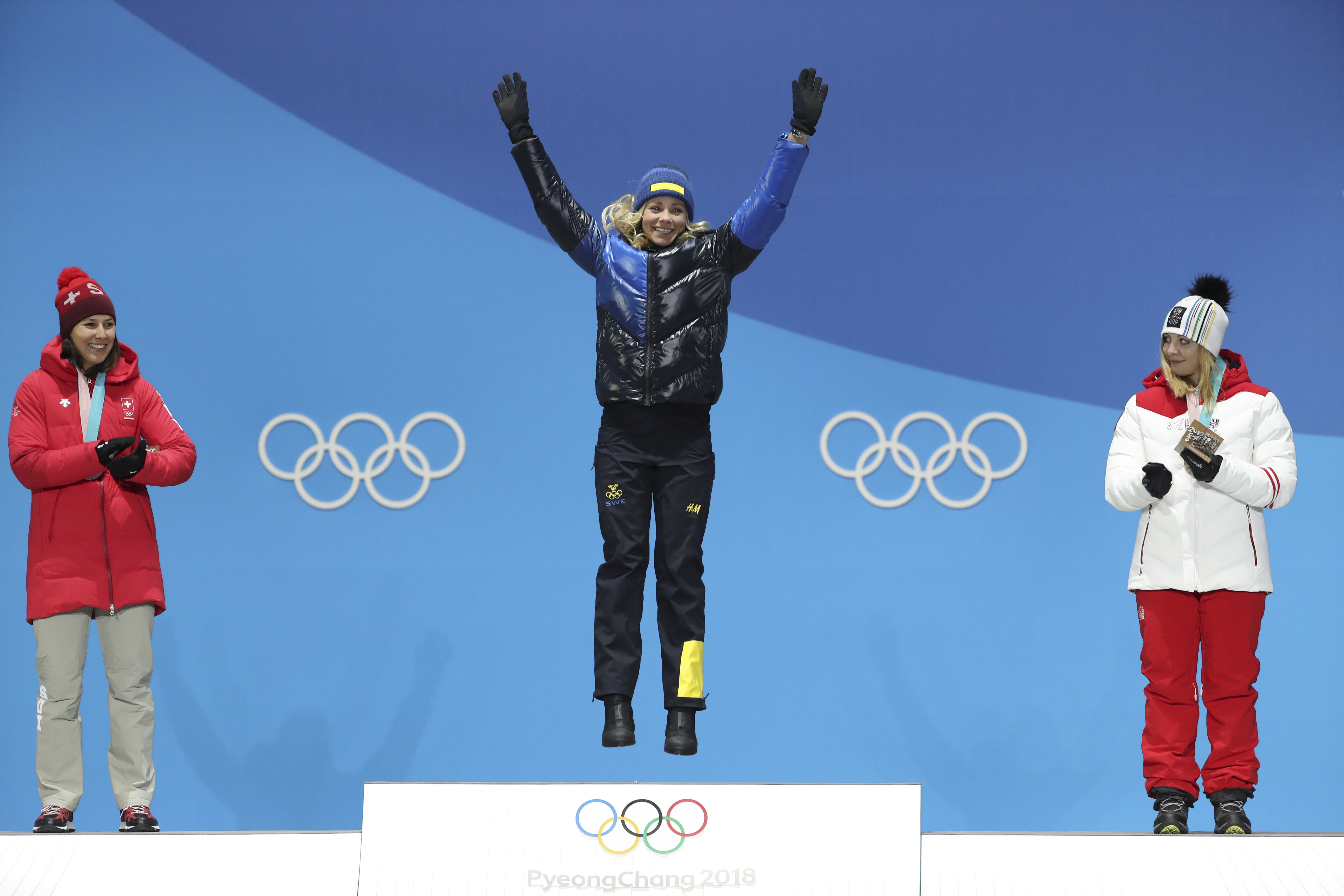 奥地利选手在滑雪比赛中摘得金牌