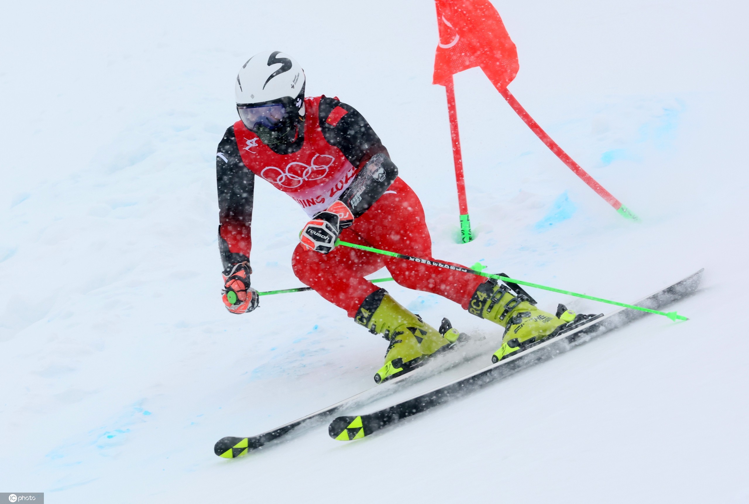 瑞士滑雪队员在赛场上表现亮眼 瑞士滑雪队员在赛场上表现亮眼