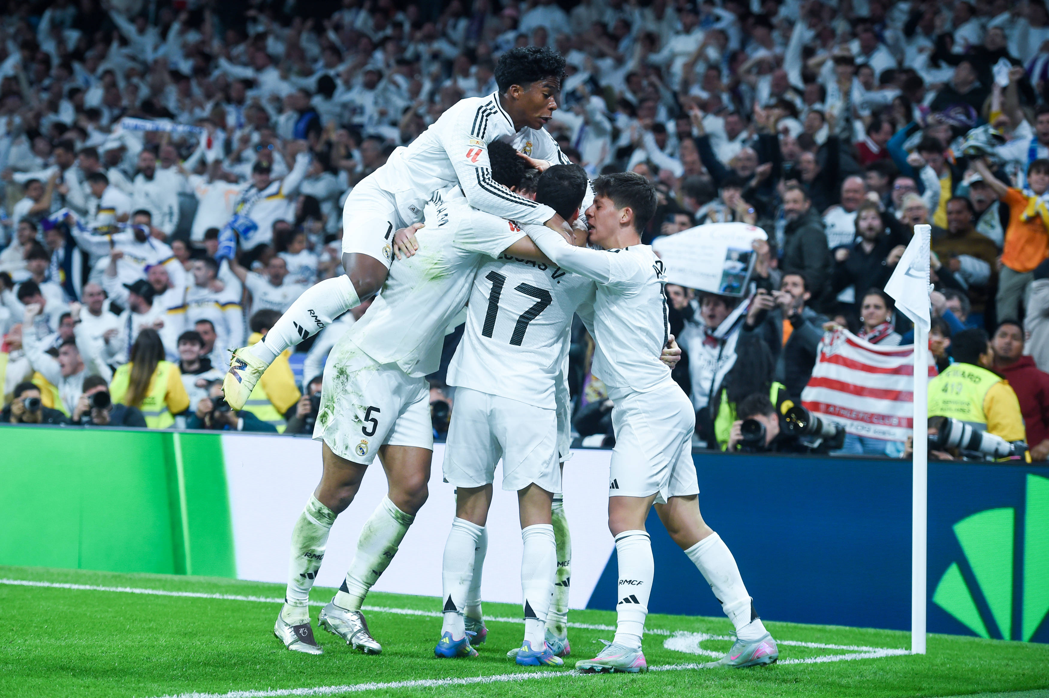 星空体育app下载-巴尔韦德战术探讨：巴萨对希洪竞技的简单介绍