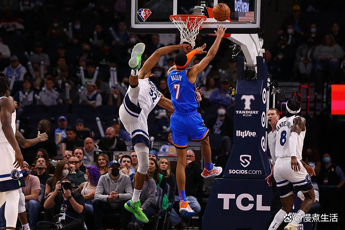 活塞惨败尼克斯,遭遇连败 活塞惨败尼克斯,遭遇连败