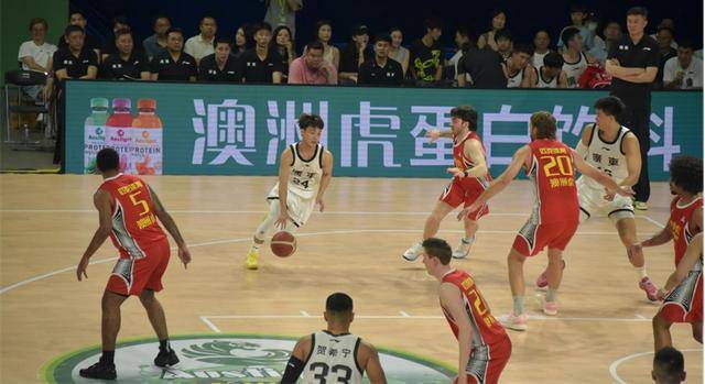 广东男篮迎战深圳,压制对手取胜 广东男篮迎战深圳,压制对手取胜