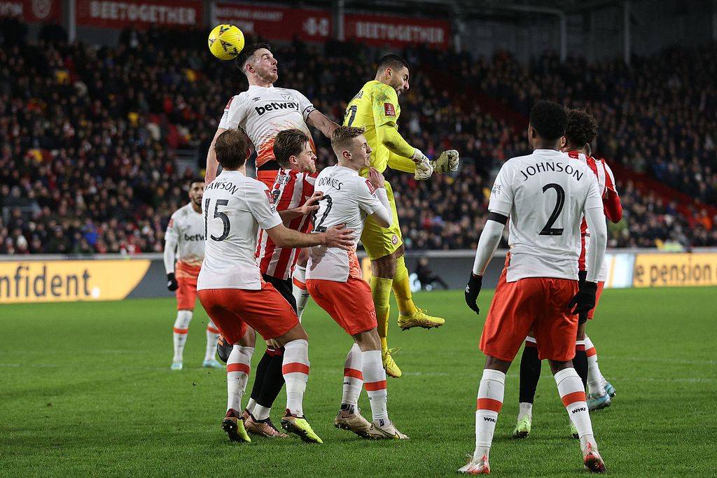 沙尔克取得关键胜利,球队士气高昂的简单介绍 沙尔克取得关键胜利,球队士气高昂的简单介绍